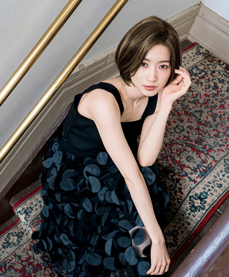 PRISILA Limi手植えオールウィッグ(人毛ミックス)【マノンワンレンボブ】LA-007 モデル画像 ZHM：人毛ミックスハイメッシュ