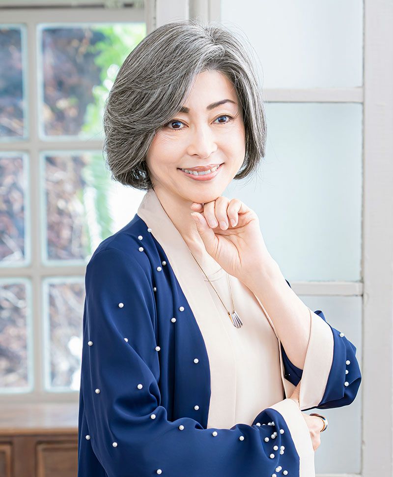 PRISILA Limi手植えオールウィッグ(人毛ミックス)【マノンワンレンボブ】LA-007 モデル画像 ZNGH:人毛ミックスナチュラルグレイヘア