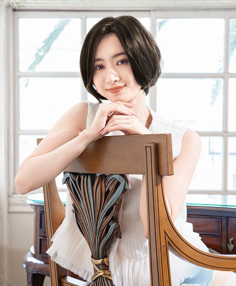 PRISILA Limi手植えオールウィッグ(人毛ミックス)【マノンワンレンボブ】LA-007 モデル画像 ZNC：人毛ミックスナチュラルカラー