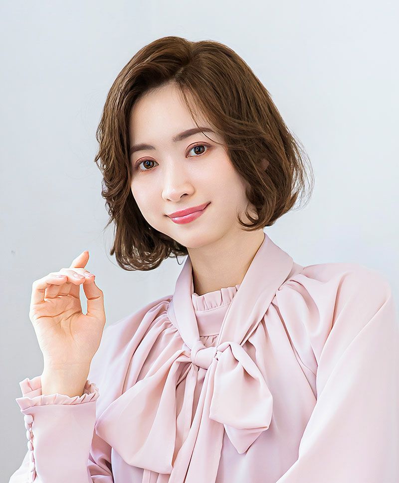 PRISILA Limi手植えオールウィッグ(人毛ミックス)【ミレーヌウェーブボブ】LA-008 モデル画像 ZMB：人毛ミックスマロンブラウン