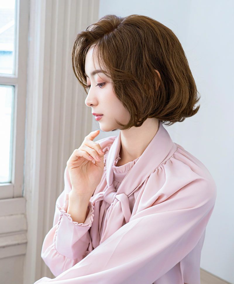 PRISILA Limi手植えオールウィッグ(人毛ミックス)【ミレーヌウェーブボブ】LA-008 モデル画像 ZMB：人毛ミックスマロンブラウン