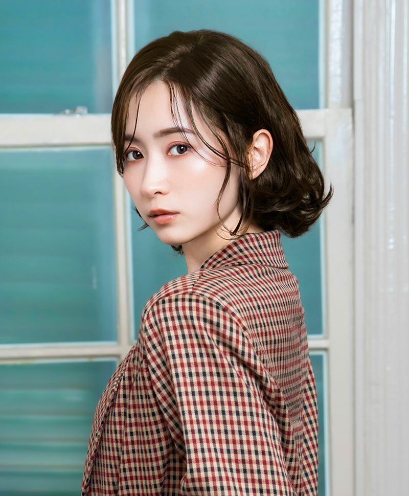 PRISILA Limi手植えオールウィッグ(人毛ミックス)【ミレーヌウェーブボブ】LA-008 モデル画像 ZNC：人毛ミックスナチュラルカラー