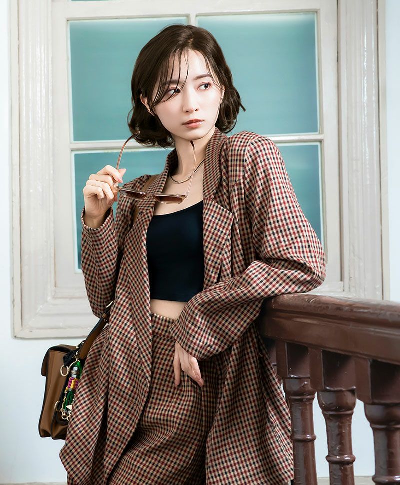 PRISILA Limi手植えオールウィッグ(人毛ミックス)【ミレーヌウェーブボブ】LA-008 モデル画像 ZNC：人毛ミックスナチュラルカラー