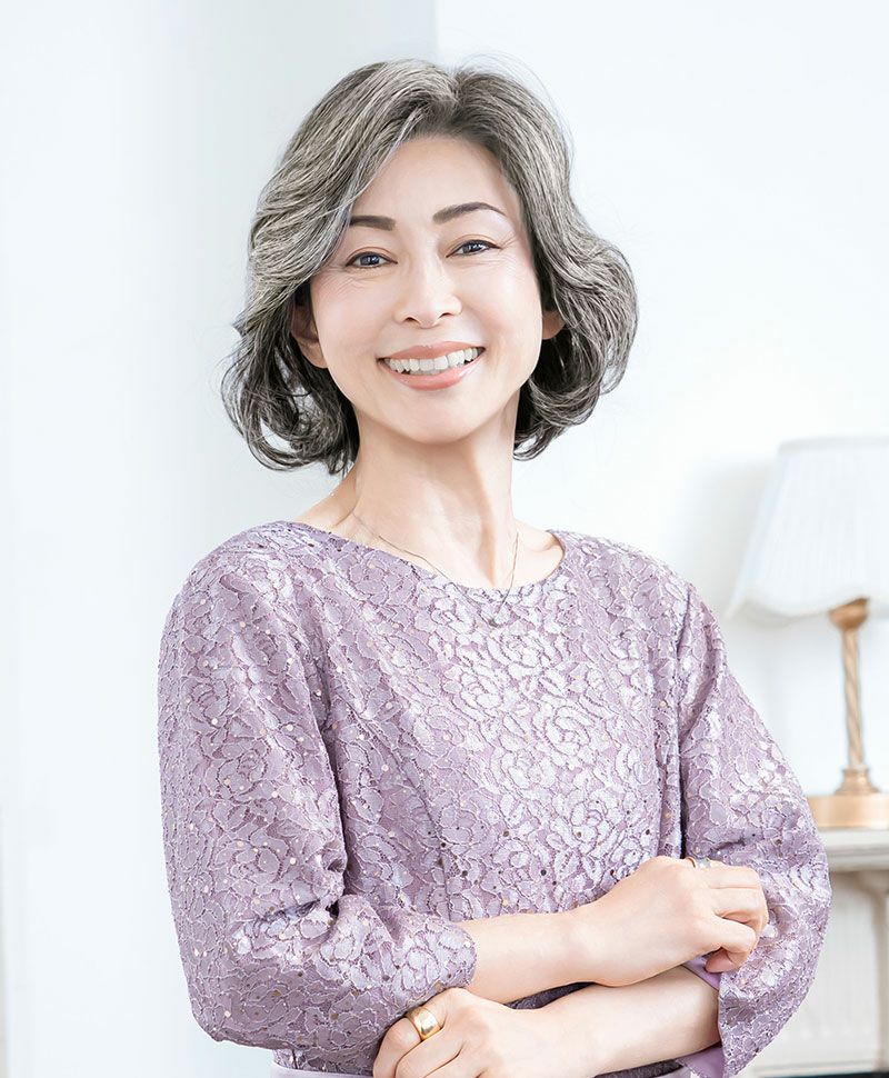 PRISILA Limi手植えオールウィッグ(人毛ミックス)【ミレーヌウェーブボブ】LA-008 モデル画像 ZNGH:人毛ミックスナチュラルグレイヘア