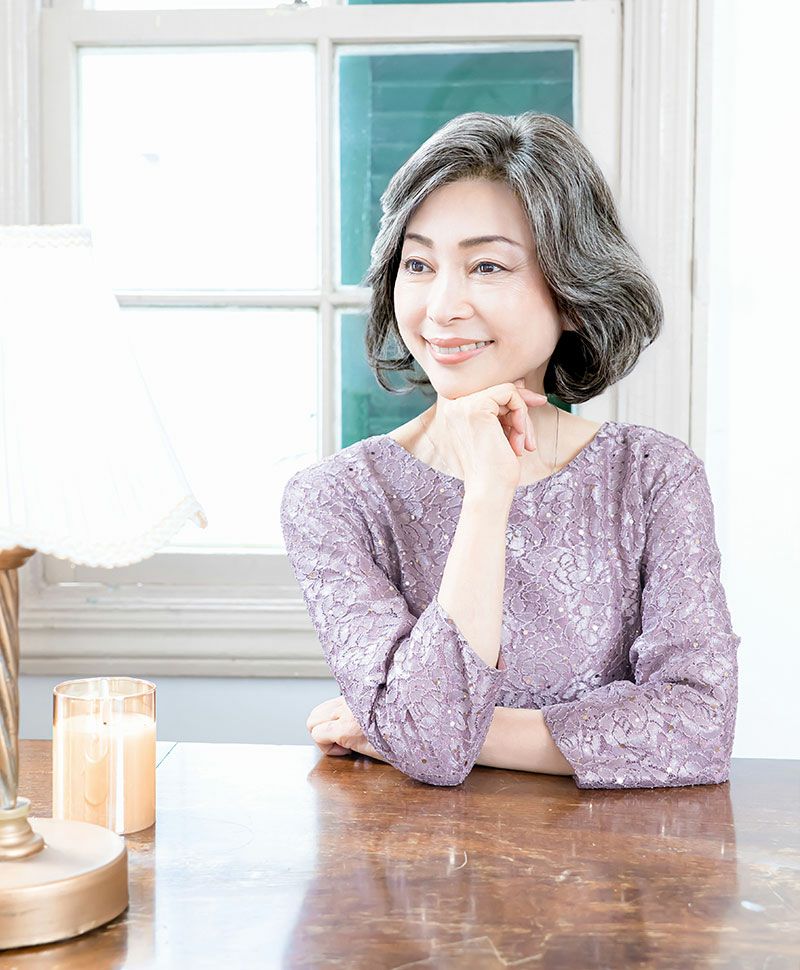 PRISILA Limi手植えオールウィッグ(人毛ミックス)【ミレーヌウェーブボブ】LA-008 モデル画像 ZNGH:人毛ミックスナチュラルグレイヘア