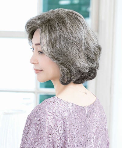 PRISILA Limi手植えオールウィッグ(人毛ミックス)【ミレーヌウェーブボブ】LA-008 モデル画像 ZNGH:人毛ミックスナチュラルグレイヘア