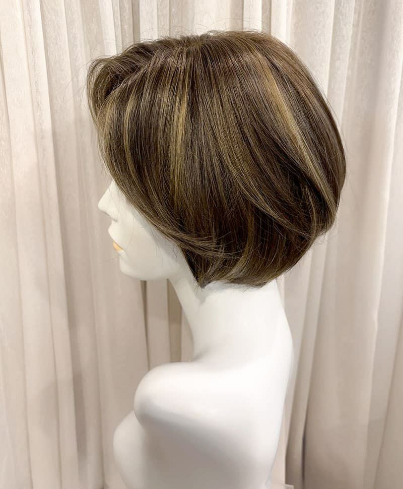  【WEB限定一点もの】手植えオールウィッグ【ショート】UMEDA-958-ZHM人毛ミックスハイメッシュ【梅田サロンカットウィッグ】Sサイズ　マネキン着用画像