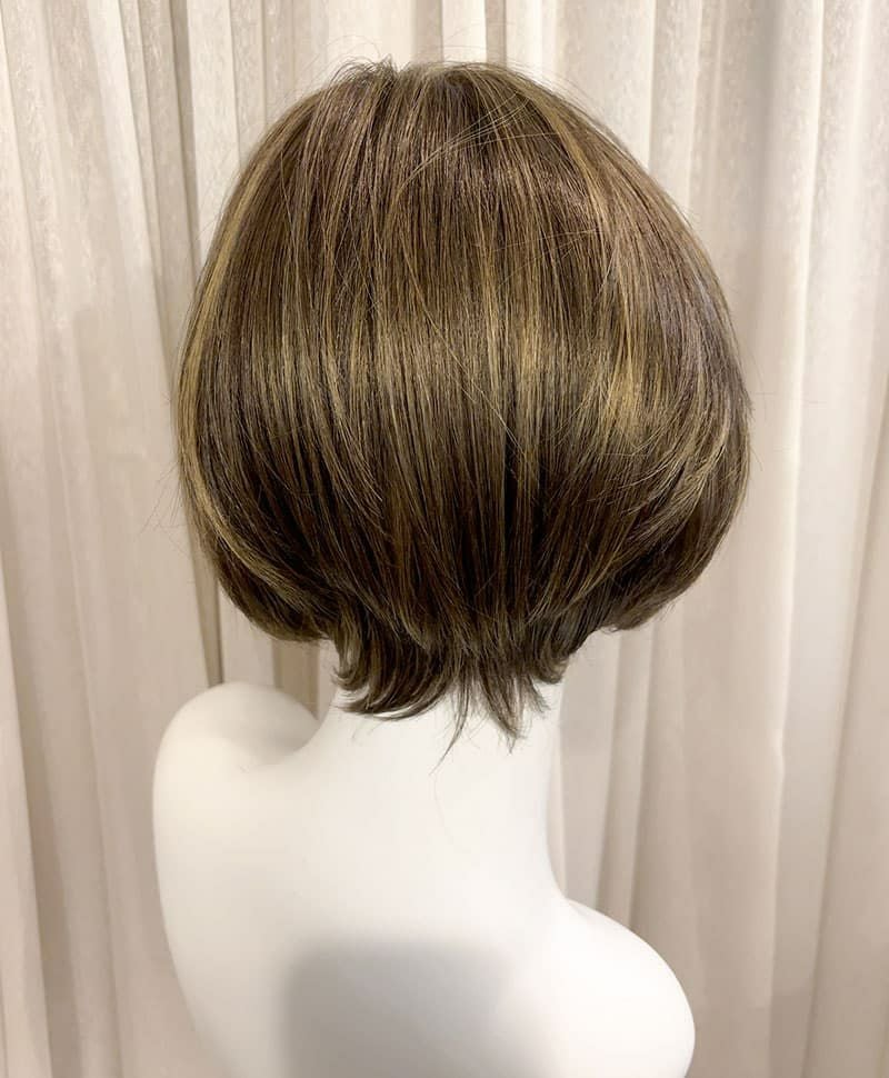  【WEB限定一点もの】手植えオールウィッグ【ショート】UMEDA-958-ZHM人毛ミックスハイメッシュ【梅田サロンカットウィッグ】Sサイズ　マネキン着用画像