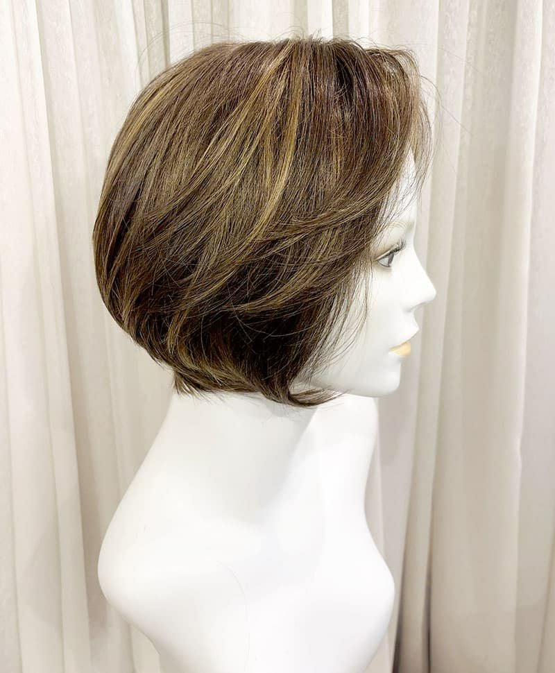  【WEB限定一点もの】手植えオールウィッグ【ショート】UMEDA-958-ZHM人毛ミックスハイメッシュ【梅田サロンカットウィッグ】Sサイズ　マネキン着用画像