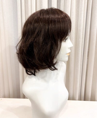 【WEB限定一点もの】手植えオールウィッグ【ボブ】UMEDA-960-ZNC人毛ミックスナチュラルカラー【梅田サロンカットウィッグ】Mサイズ　マネキン着用画像
