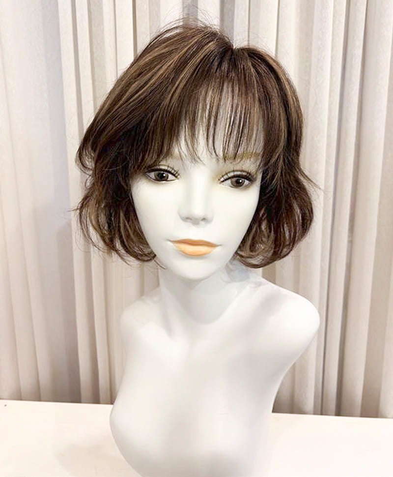 【WEB限定一点もの】手植えオールウィッグ【ボブ】UMEDA-961-ZHM人毛ミックスハイメッシュ【梅田サロンカットウィッグ】Mサイズ　マネキン着用画像