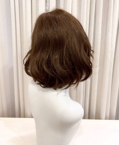 【WEB限定一点もの】手植えオールウィッグ【ボブ】UMEDA-963-ZMB人毛ミックスマロンブラウン【梅田サロンカットウィッグ】Mサイズ　マネキン着用画像