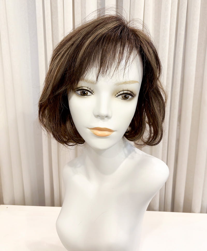  【WEB限定一点もの】手植えオールウィッグ【ボブ】UMEDA-964-ZHM人毛ミックスハイメッシュ【梅田サロンカットウィッグ】Mサイズ　マネキン着用画像