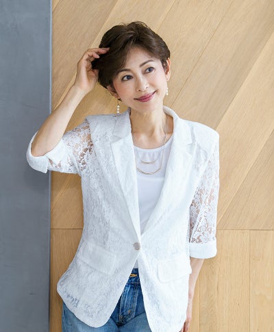 【公式サイト限定】PRISILA Limiシニア手植えオールウィッグ(人毛ミックス)【ソフィーショート】LA-010(Mサイズ)　モデル着用画像カラー：ZNC:人毛ミックスナチュラルカラー
